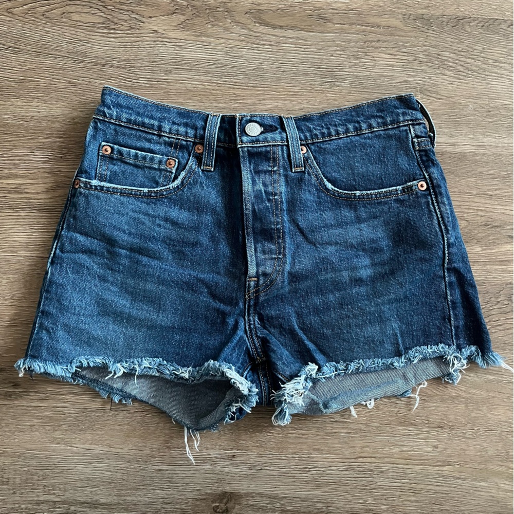 Denim Frayed Levi’s 501 Shorts